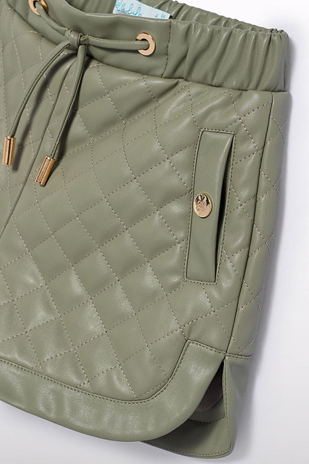 Cushioned faux leather bermudas