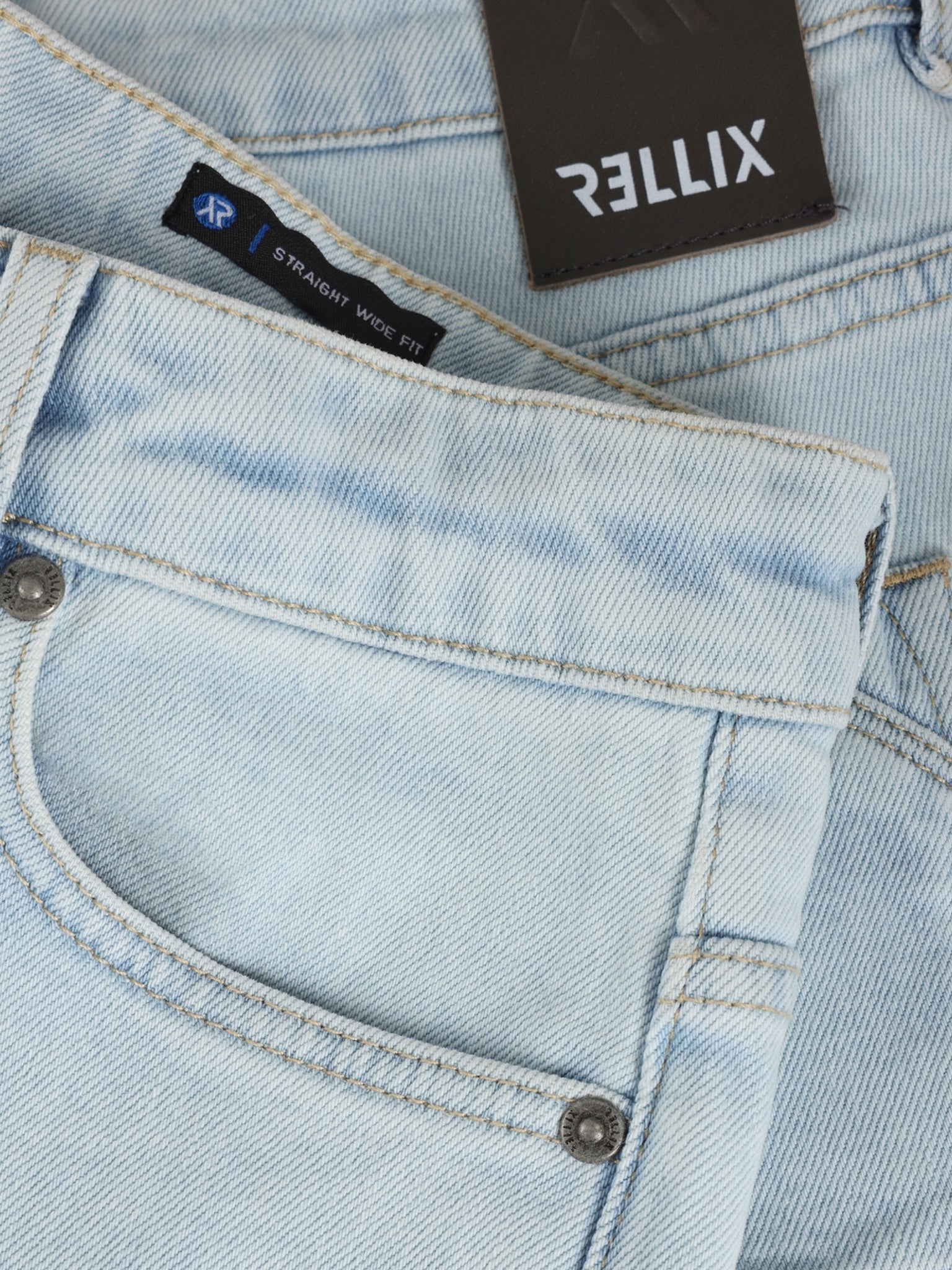 2614 Straight Wide Fit Jeans