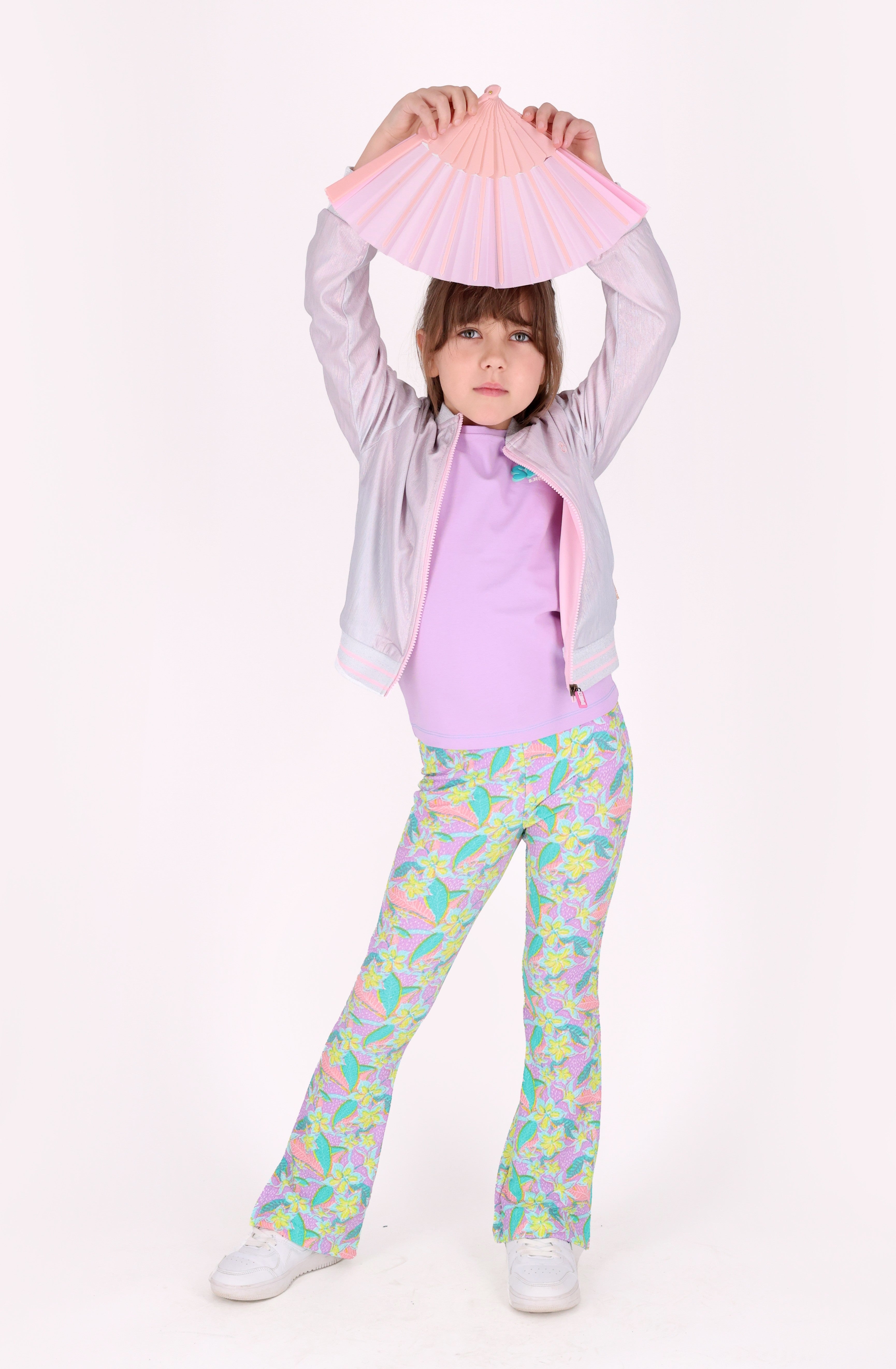 B.Nosy girls flared pants Pepper