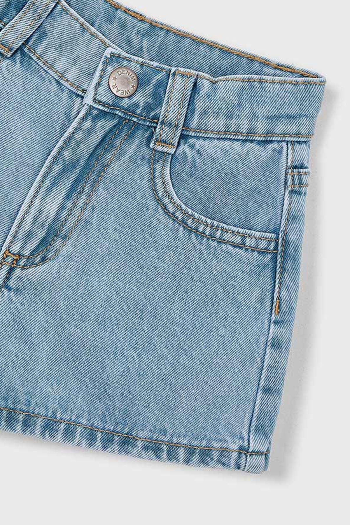 Light basic denim shorts