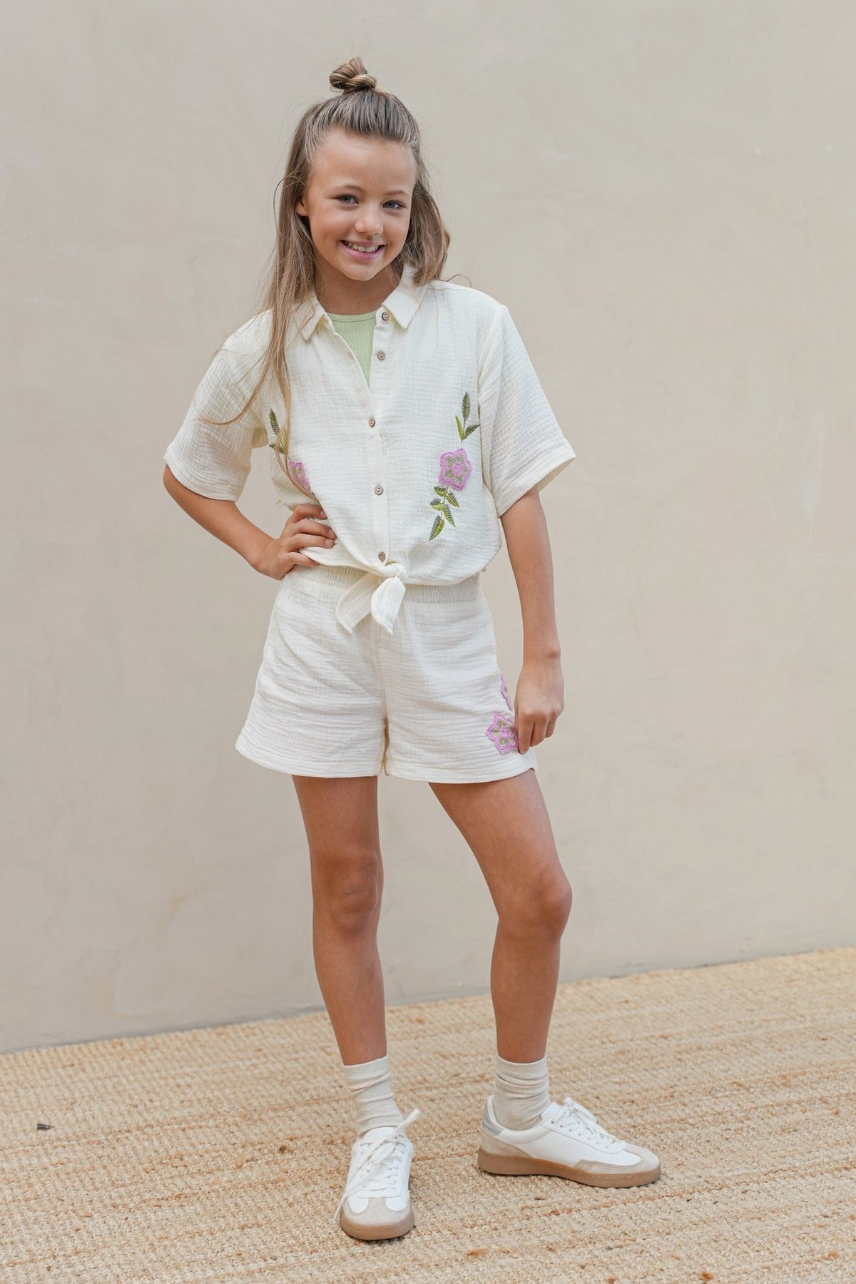 Fee Flo girls mousseline short with crochet flower