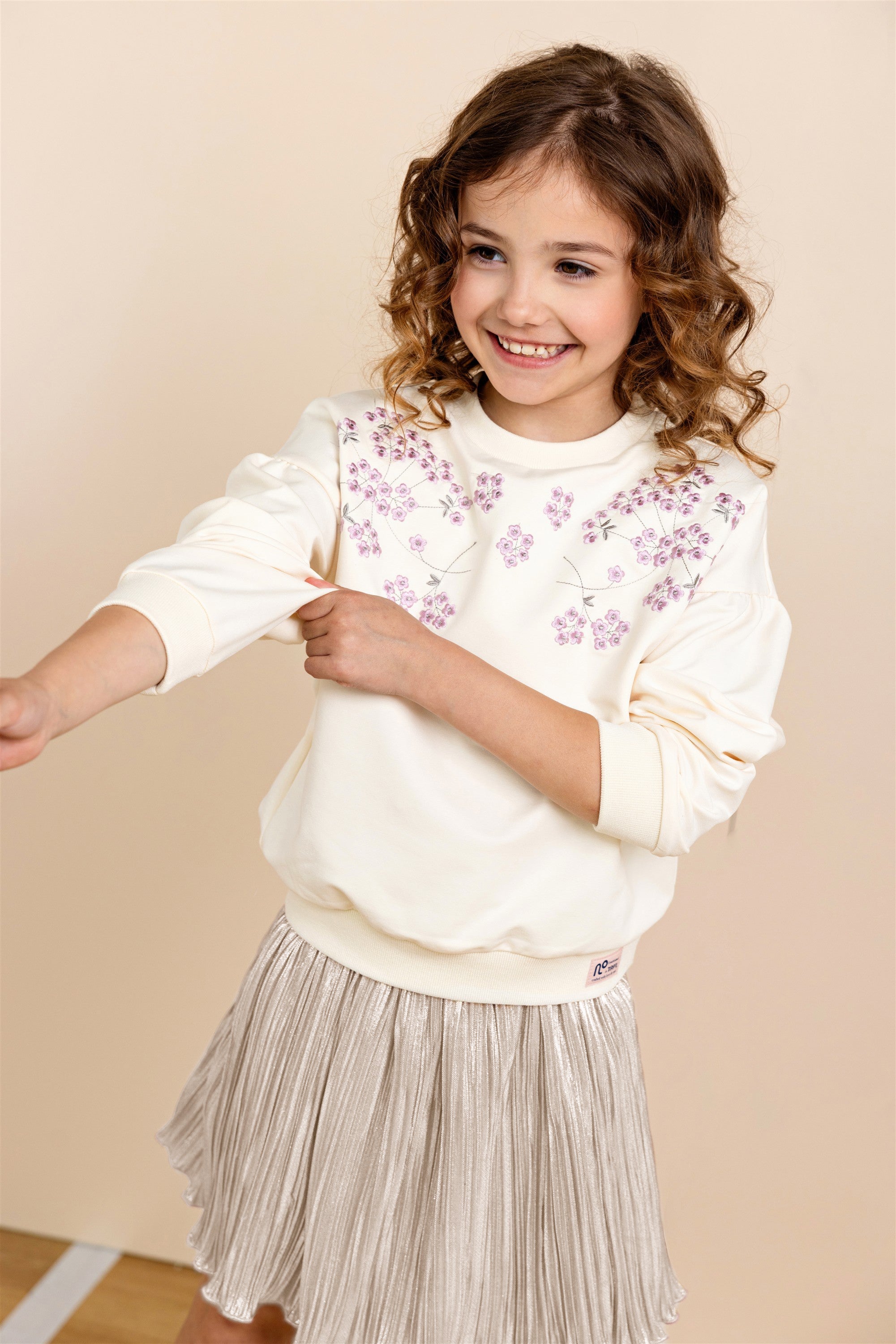 Kamis Sweater with embroidery at chest