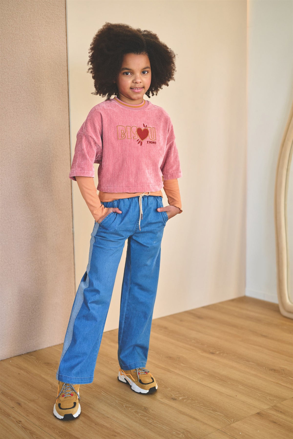 Kaily Oversized Velvet Top Half Sleeve with Bisou Embro